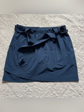 Athleta Destination Skort Sporty Outdoor Athleisure Stretchy Minimalist Sz L